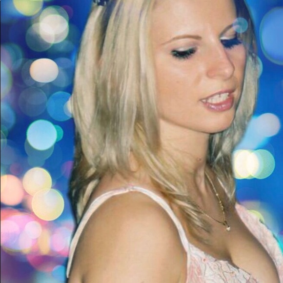 Meet your Posher, Andreea - Picture 1 of 1